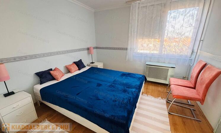 KIADÓ Szolnok, Csokonai úton 2 szobás bútorozott, felújított lakás                                 