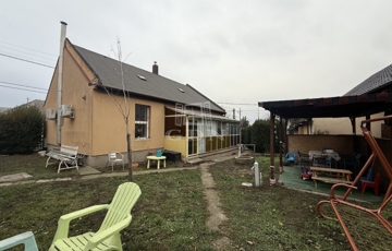 Eladó családi ház