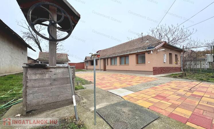 Szarvas külterületén, esztétikusan felújított tanya szántóval eladó