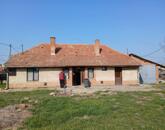 Eladó Tiszaföldváron egy 68 m2-es családi ház földterülettel.