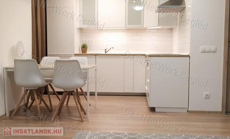 Erkélyes,1.emeleti téglalakás kiadó, tárolóval teremgarázs hellyel!