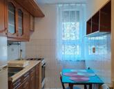 Szolnokon belvárosközeli kétszobás, földszinti lakás kiadó!