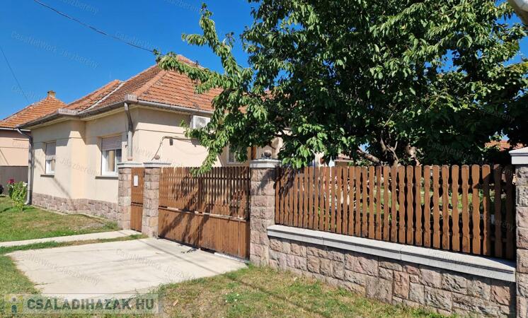 Jászárokszálláson 97 nm-es, felújított, 3 szobás családi ház eladó                                 