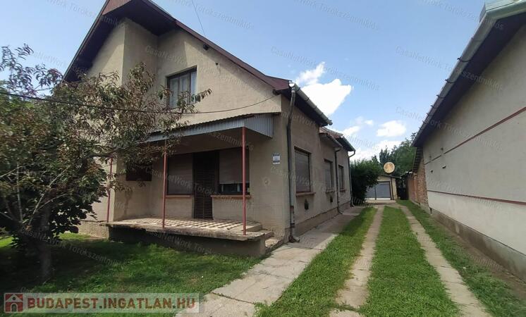 Eladó három szobás családi ház Törökszentmiklóson!                                 