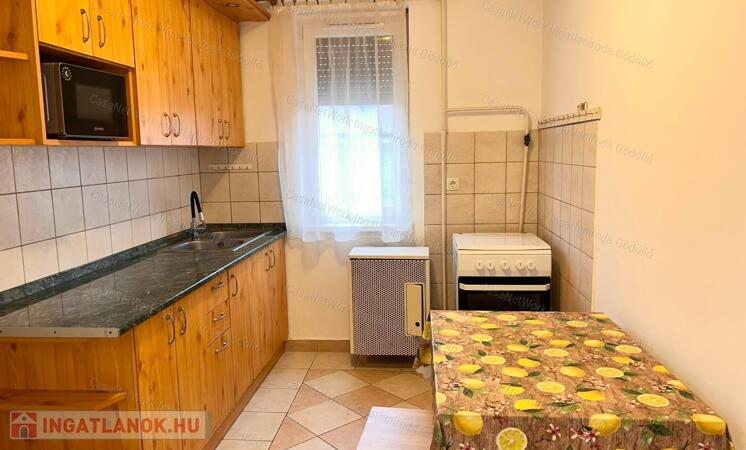 Erkélyes, két szobás lakás Kazinczyn