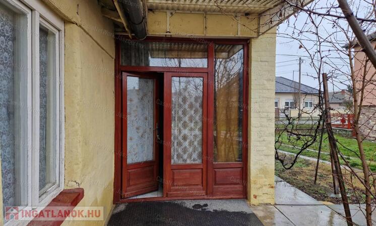 Jászalsószentgyörgyön eladó 88 nm-es, felújítandó 3 szobás családi ház