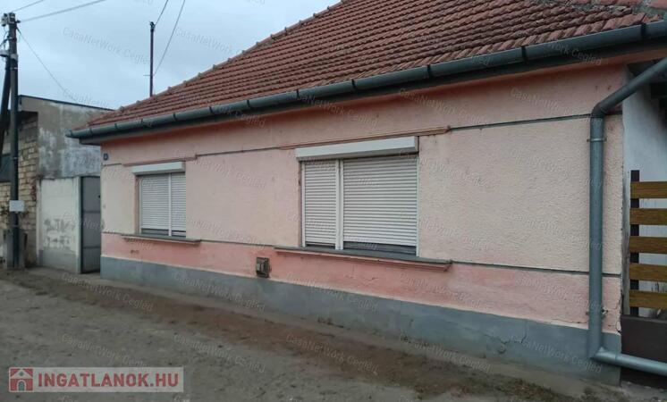 Eladó családi ház
