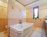 Eladó családi ház Siófok 375 000 000 Ft