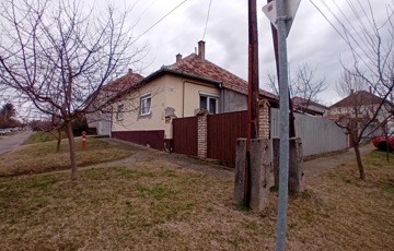 Eladó családi ház