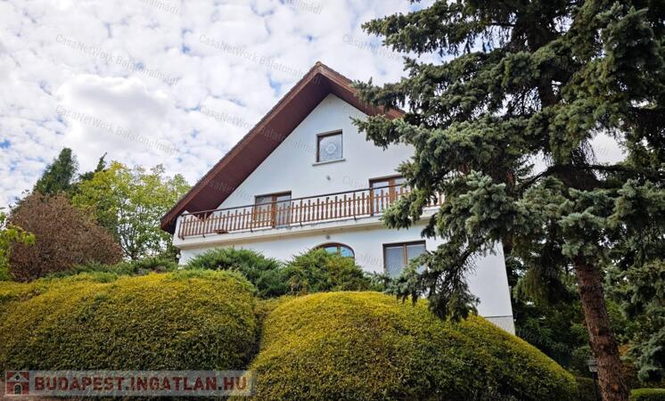 Felsőörsön tájpanorámás családi ház eladó                                 