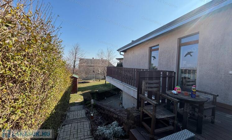 BALATONALMÁDI LAKÁS                                 