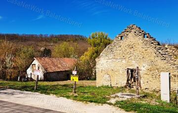 Eladó telek/földterület
