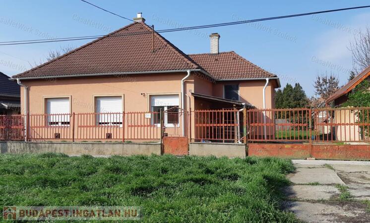 Martfűn az Ófaluban eladó kertes családi ház!                                 