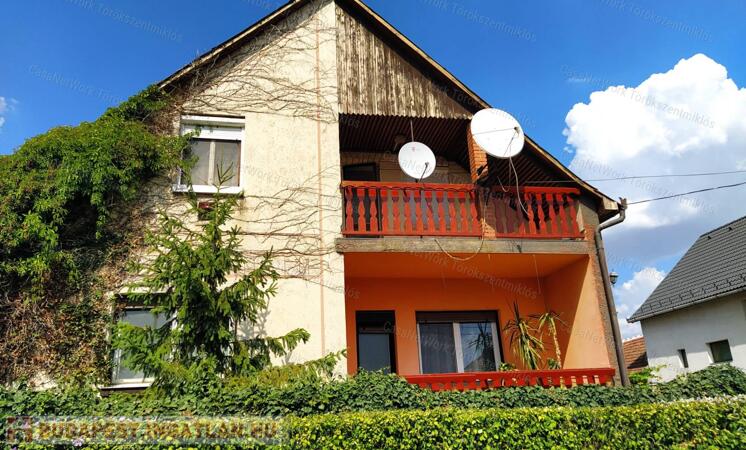 Eladó családi ház Kengyel központjában!                                 