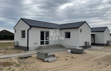 Eladó családi ház