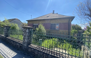 Eladó családi ház