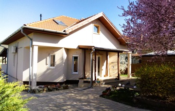 Eladó családi ház