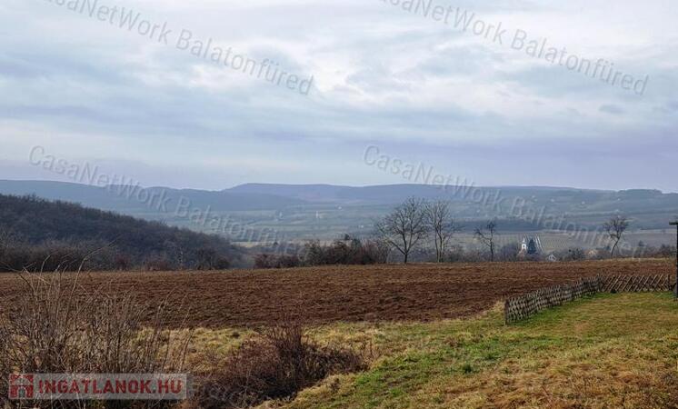 Eladó Mencshelyi zártkert!