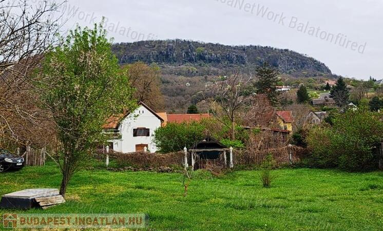 Tájpanorámás, építhető - eladó ÉPÍTÉSI TELEK BADACSONYTÖRDEMICEN                                 