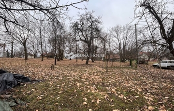 Eladó telek/földterület