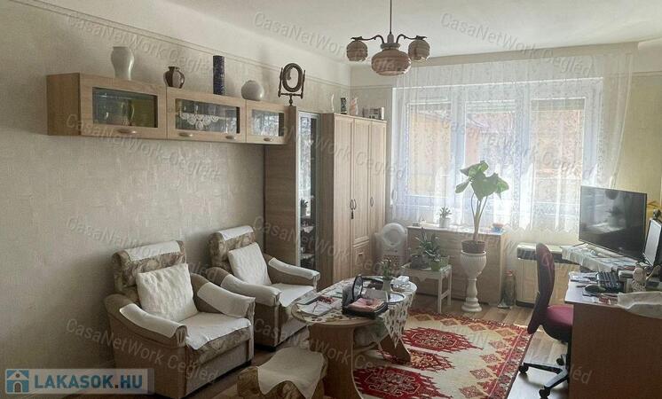 Eladó Cegléd szívében 70 m2 Téglalakás                                 