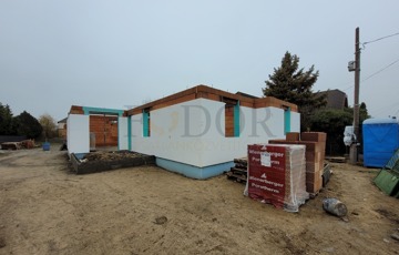 Eladó családi ház