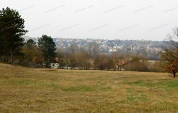 Eladó telek/földterület