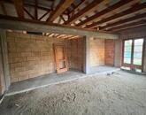 Eladó szerkezetkész ház hatalmas telekkel a Bakonyban