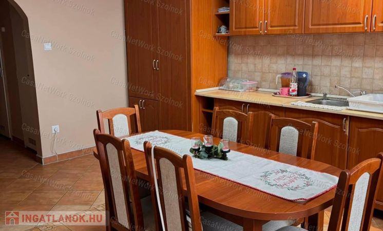 Eladó 3szobás, 71nm-es, felújított lakás Szolnokon, a Széchenyi ltp-en