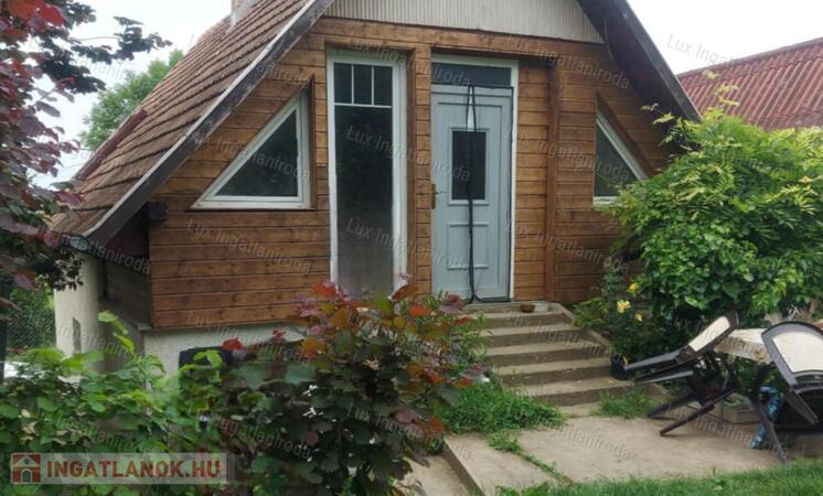 Ház Héregen, a Bikaréti dűlőben, szőlővel eladó