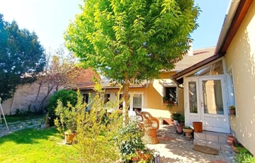 Eladó családi ház