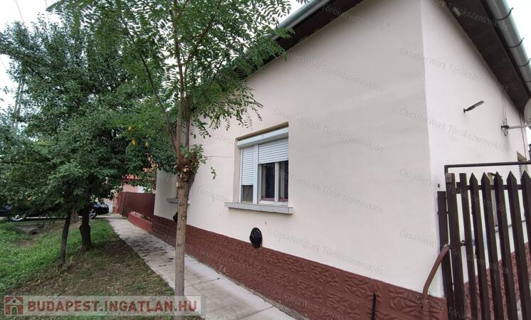 Eladó kétgenerációs családi ház Törökszentmiklóson!                                 