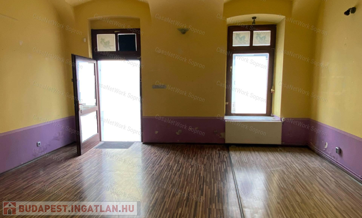 Sopronban utcafronti lakás eladó (legutóbb üzletként fukcionált)                                 