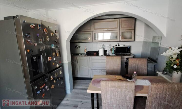 Eladó ház Oroszlány Falu részén – kert, nyugalom, lehetőség!