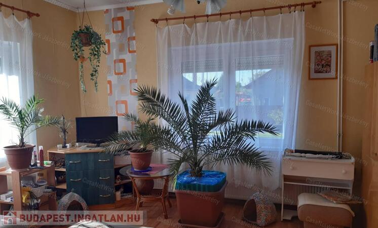 Jászjákóhalmán 85 nm-es 2 szobás, jó állapotban lévő családi ház eladó                                 