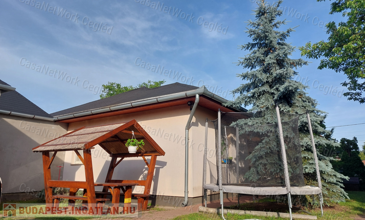 FELSŐPAKONY. ELADÓ 90 m2 IKERHÁZFÉL.                                 