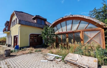 Eladó családi ház