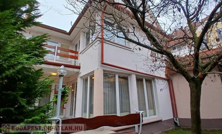 Eladó Kecskemét szívében 268 m2 Családi Házban iroda                                 