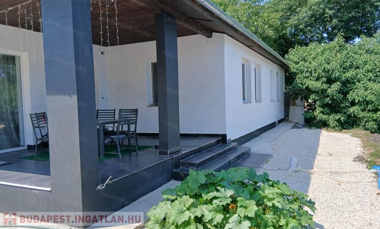 ELADÓ CEGLÉDI 187 m2 ÚJ ÉPÍTÉSŰ CSALÁDI HÁZ.                                 