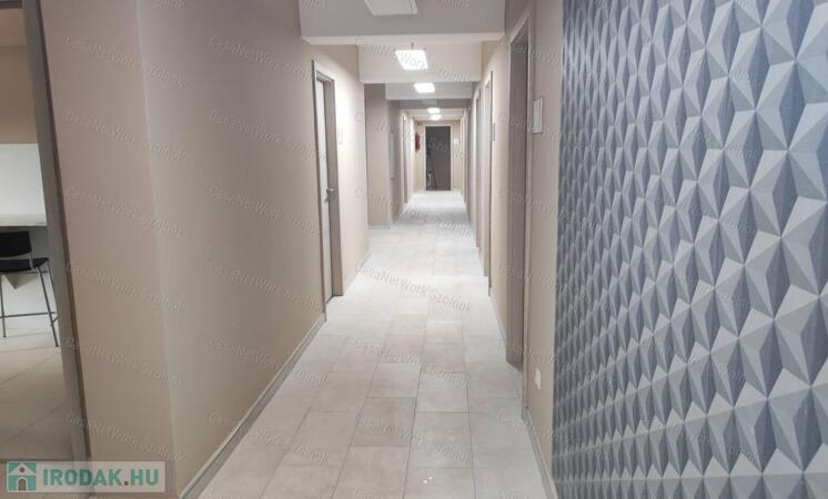 Szolnok belvárosi irodaházban irodák kiadók!                                 