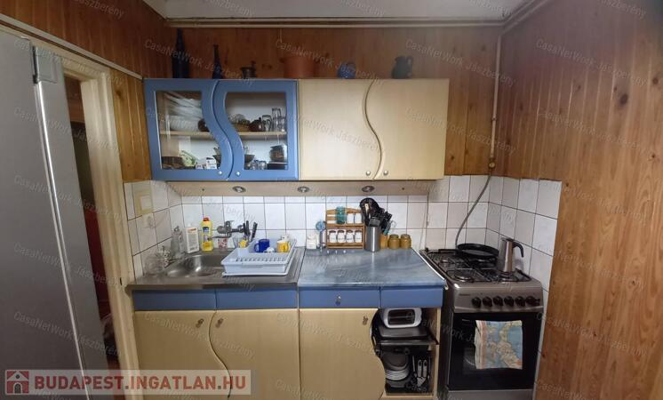 Jászberényben eladó egy 54 nm-es 3 szobás összkomfortos tégla lakás                                 