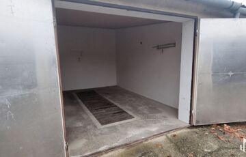 Kiadó garázs