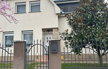 Eladó családi ház