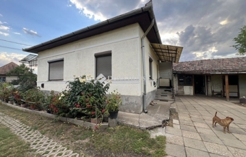 Eladó családi ház