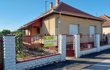 Eladó családi ház