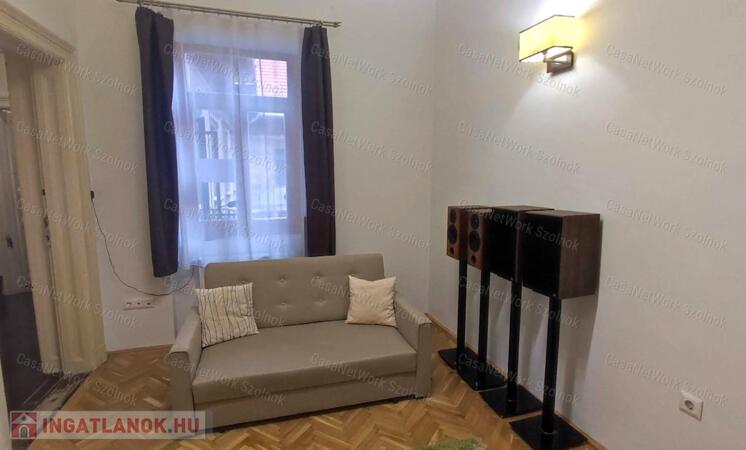Eladó jó állapotú lakás Budapest 6. kerületében, a Csengery utcában!