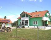 Hatalmas családi ház, nagy telekkel eladó Somlóvecsén