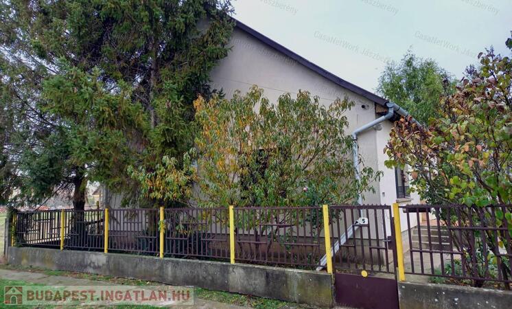 Jászkiséren eladó egy 92 nm-es 3 szobás családi ház                                 