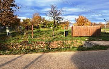 Eladó telek/földterület