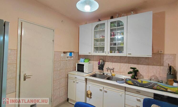Eladó Lakóház Cegléd